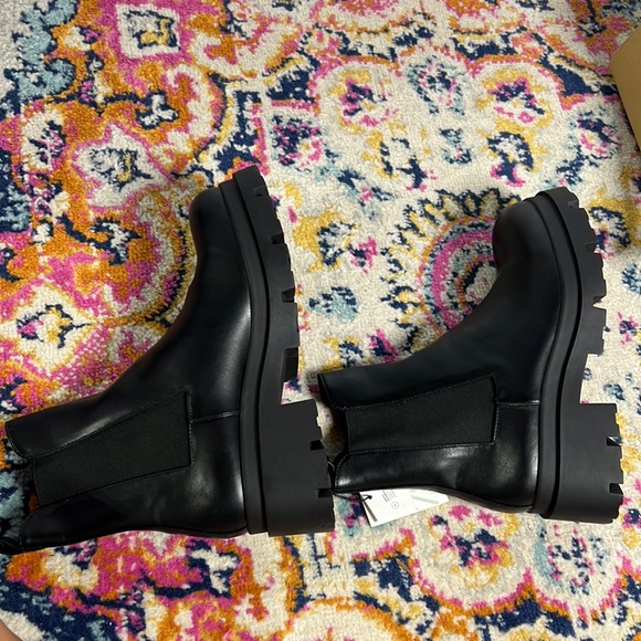 Zara vegan leather chunky lug sole boots - Picture 5 of 12